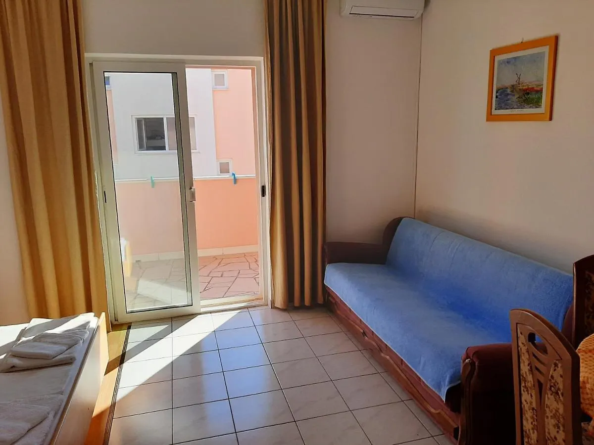 Apartments Ljulj Τρογκίρ